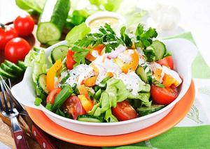 Bật mí 5 loại nước sốt ngon dành cho các món salad khi đặt tiệc tại nhà Quận 1