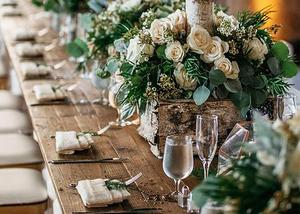Tổ chức tiệc cưới đơn giản, nhưng đầy lãng mạng chỉ với 4 cách trang trí bàn tiệc đẹp mắt khiên bạn thích mê