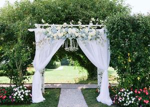Bật mí một số cổng hoa đẹp cho tiệc cưới ngoài trời thêm hoàn hảo